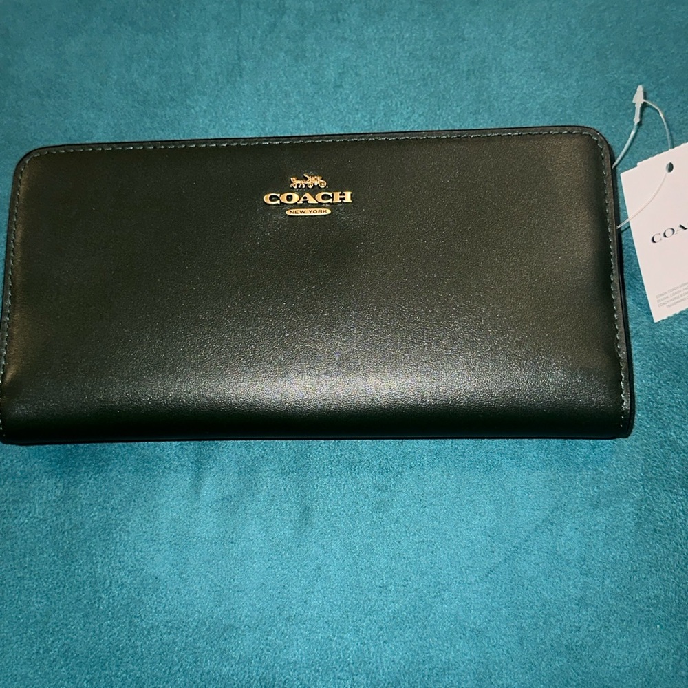 Coach New York black wallet with Gift Box. Iconic coach logo. - Picture 2 of 10